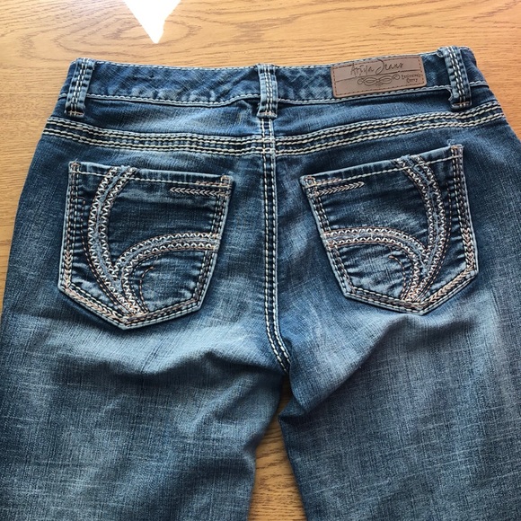 Blue Jeans - Picture 2 of 3